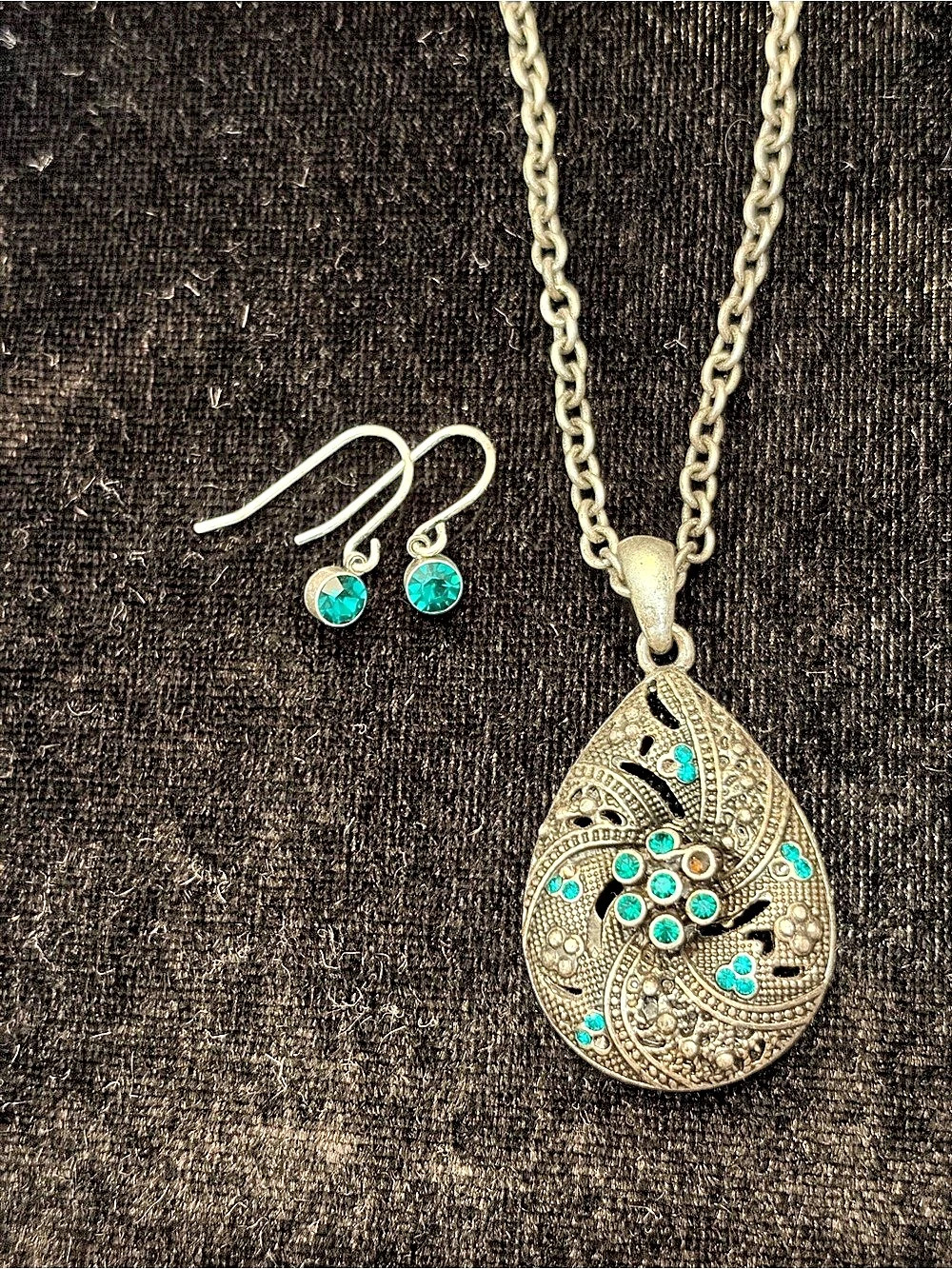 Silver & Emerald Green Pendant Necklace Set